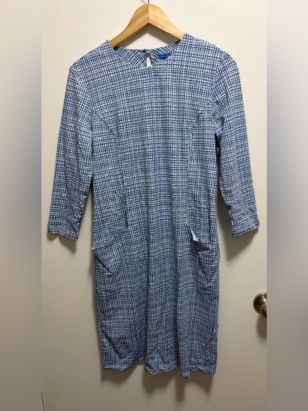 NWOT J. McLaughlin Catalyst Blue Abstract Dress Nylon Catalina Cloth Size Medium